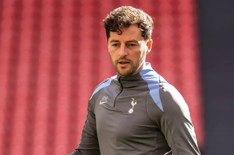 ريان ماسون يتولى القيادة الفنية لوست بروميتش بدلاً من مساعد بوستيكوجلو