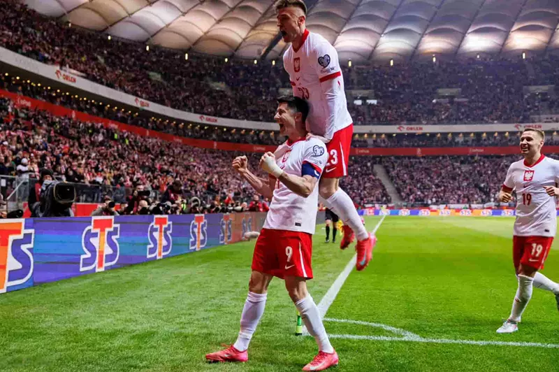 ليفاندوفسكي تحت الأضواء: انتقادات وسائل الإعلام البولندية عقب خلافه مع المدرب