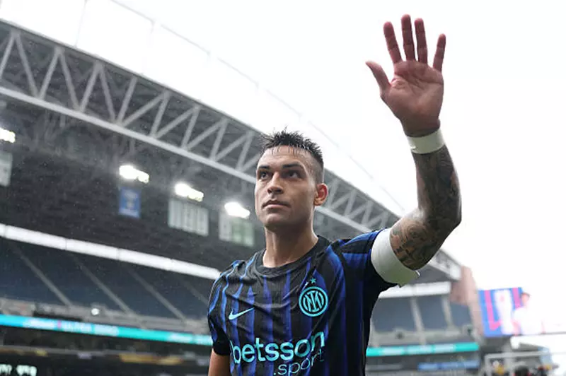 لاوتارو مارتينيز: أواجه تحديات داخل الفريق، والرحيل خيار لمن لا يرغب في الاستمرار