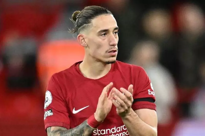 تسيميكاس في مفترق الطرق: مغادرته لليفربول والوجهة المحتملة المقبلة