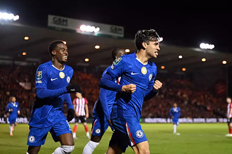 إيفرتون يراقب مهاجم تشيلسي تمهيدًا لضمه